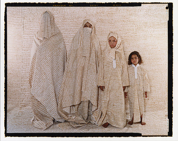 Lalla Essaydi
Converging Territories #30, 2004
Aus der Serie: Converging Territories