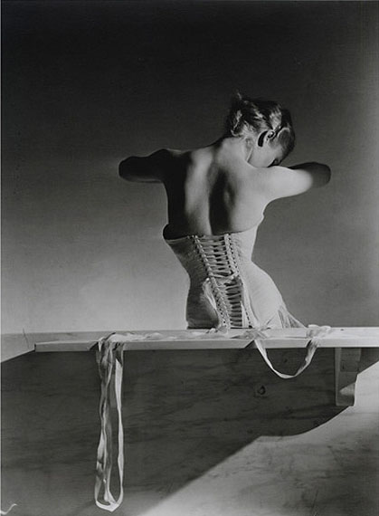 Horst P. Horst
Mainbocher Corset, 1939
Silver Gelatin Print
60 x 50 cm
© Horst Estate