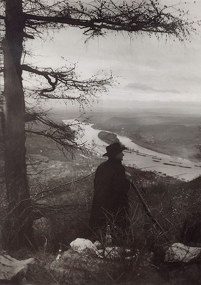 August Sander
August Sander im Siebengebirge, 1940
Gelatin Silver Print (posthumous print by Gerd Sander)
23 x 17.2 cm
Stamped on verso