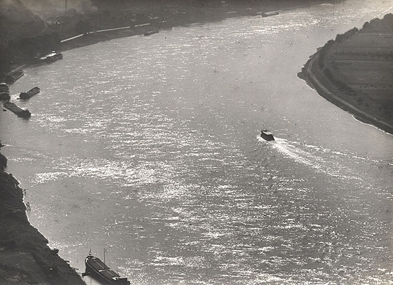 August Sander
Blick von der Erpeler Ley a. d. Rhein 1935
Vintage Gelatin Silver Print
16.7 x 23.2 cm
Blindstamped on recto / Stamped on verso