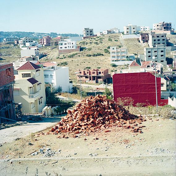 Yto BarradaBriques (Bricks) (Backsteine), 2003/2011C-Print, 150 x 150 cm© Yto Barrada & Galerie Sfeir-Semler, Hamburg/Beirut
