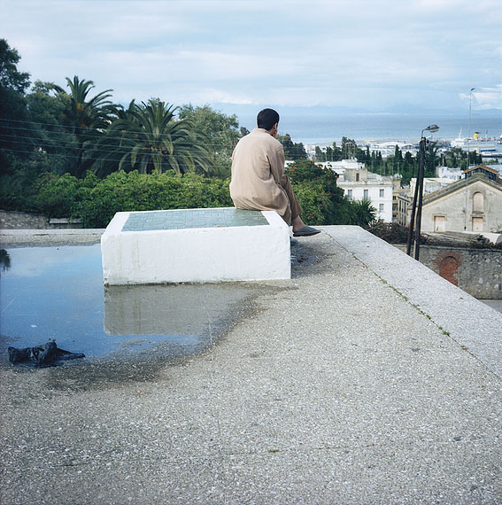 Yto BarradaMur des paresseux (Lazy Wall) (Wand der Faulenzer), 2001/2010C-Print, 125 x 125 cm© Yto Barrada & Galerie Sfeir-Semler, Hamburg/Beirut