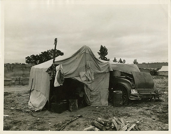 Dorothea Lange (1895-1965)Home of Oklahoma drought refugees F&eacute;vrier, 1936