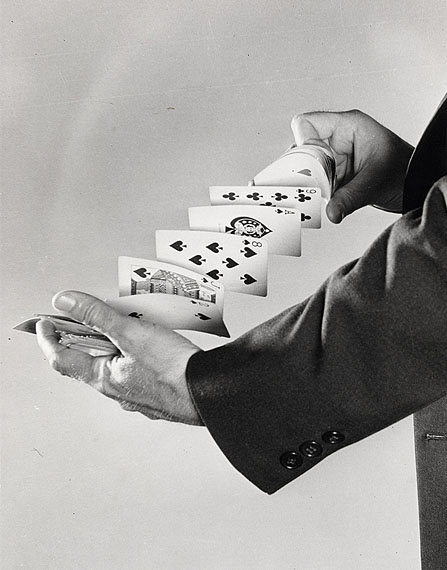 Harold EdgertonFanning the cards, 1940Gelatin silver print35.5 x 28 cm© Harold Edgerton, 2013, courtesy of Palm Press, Inc.
