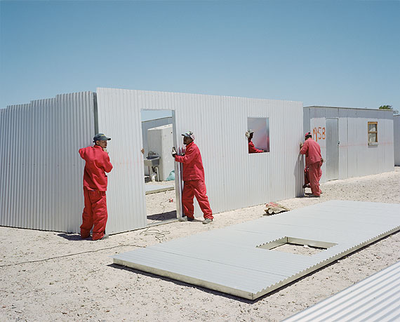Laurence Bonvin
Blikkiesdorp, Cape Town, South Africa, 2009
Inkjet-Print, 40 x 50 cm
Courtesy die Künstlerin
© Laurence Bonvin