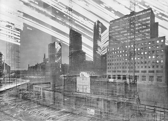 Michael Wesely
Kanadische Botschaft, Leipziger Platz, Berlin (5.2.2003 – 28.4.2005)
C-Print, 125 x 175 cm
Galerie Fahnemann, Berlin
© Michael Wesely/Courtesy Galerie Fahnemann