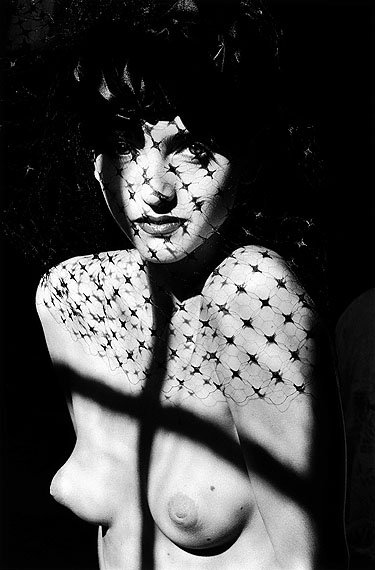 JEANLOUP SIEFFLouise Bertaux, chapeau en soie V&eacute;nus et Neptune, Paris, 198530 x 40 cm Vintage Print 1990