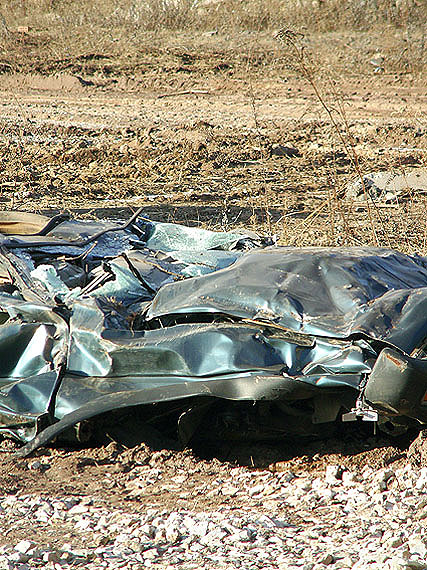 Knut Wolfgang Maron: aus der Serie Dakota Bar / barns and rotten cars
