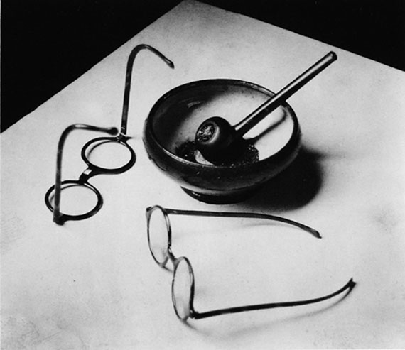 Mondrian&rsquo;s Glasses and Pipe, 1926 &copy; Estate of Andr&eacute; Kert&eacute;sz