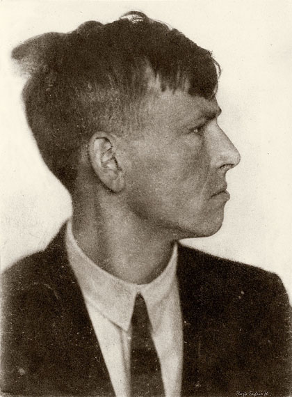 Hugo Erfurth
OTTO DIX IM PROFIL. 1920.
Vintage. Ölpigmentdruck.
21 x 16 cm