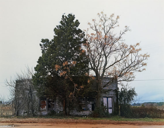 William Christenberry Palmist Building (Winter View)—Havana, Alabama, 1978 from the portfolio Ten Southern Images Vintage dye transfer print 50.8 x 60.96 cm / 20 x 24 in. &copy;William Christenberry, courtesy of Feroz Galerie