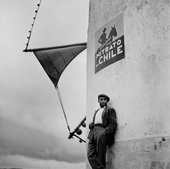 Bill PerlmutterNitrato do Chile, Portugal, 1956Fine Art Print auf Harman Gloss Baryta27 &times; 27 cm