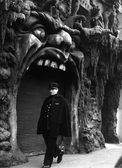 &copy; Atelier Robert Doisneau | Hell, Paris. 1952