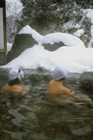 UNTER SCHNEE / UNDER SNOW UNTER SCHNEE / UNDER SNOW
