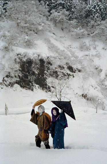 UNTER SCHNEE / UNDER SNOW UNTER SCHNEE / UNDER SNOW