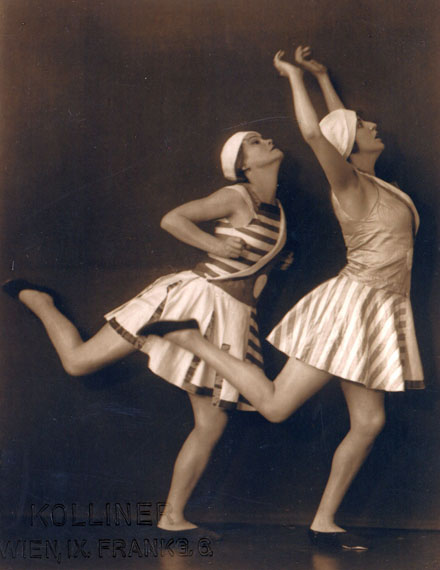 Dance of Hands. Tilly Losch and Hedy Pfundmayr in Photographs 1920-1935 Dance of Hands. Tilly Losch and Hedy Pfundmayr in Photographs 1920-1935