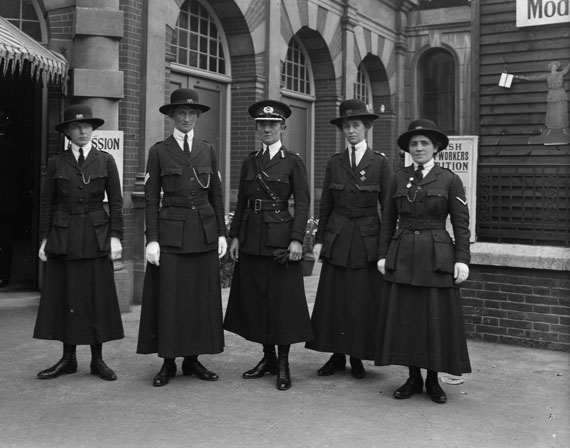 Wartime and Adventure / Kriegsalltag und Abenteuerlust Wartime and Adventure / Kriegsalltag und Abenteuerlust