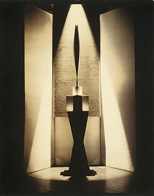 L'oiseau dans l'espace. 1926 Courtesy The Richard and Jackie Hollander Collection, Los Angeles © Joanna T. Steichen
