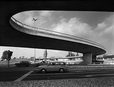 St. Annenknoten, Wolfsburg, 1973Schwarzweiß-Fotografie1126/5Foto: Heinrich Heidersberger© artur/Institut Heidersberger