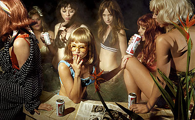Susie & friends, 2008 © Alex Prager courtesy Michael Hoppen Contemporary