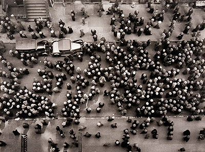 Lot 751 - Margaret Bourke-White (1904-1971) - Hats in the Garment DistrictEstimation : 2 500 / 3 000 €