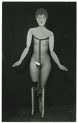 Kleiderständer, 1920 © The Man Ray Trust