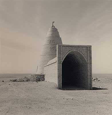 Lynn DavisIce House, Road to Shiraz, 2001Iran N° 8101,6 x 101,6 cmGelatin silver enlargement print, toned with sepia© Lynn DavisCourtesy Galerie Karsten Greve, St. Moritz