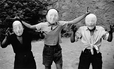 Roman Carnival, Trastevere, Italy 1950© Herbert List / Magnum Photos / Contrasto