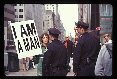 Sharon Hayes (b. 1970)In the Near Future6 November 2005Once a day, from 1 November to 9 November 2005, the artist stood on thestreet with a sign at nine different locations throughout New York City.Presented by Art in General and PERFORMA 05Courtesy the artist