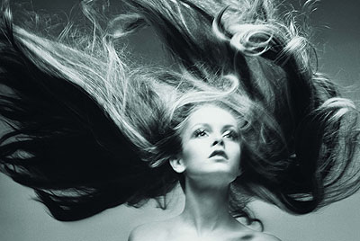 Twiggy, hair by Ara Gallant, Paris studio, January 1968Photograph Richard Avedon© 2008 The Richard Avedon Foundation