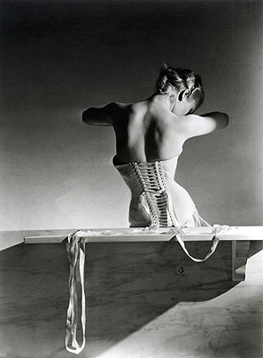 Mainbocher Corset , 1939 Gelatin Silver Print Recto embossed signed. Verso signed, titled, dated, annotated.ca. 51 x 61 cm© Horst P. Horst / Art & Commerce
