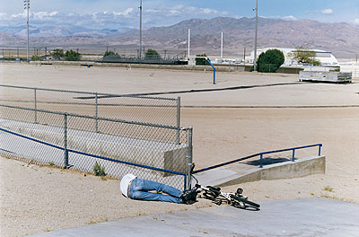 Dirt Field, aus der Serie: Trona - Armpit of America, 2008, © Tobias Zielony