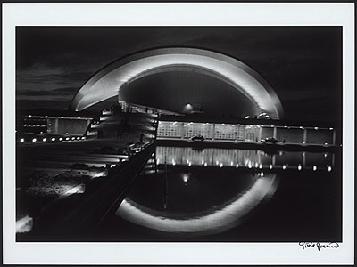 Giséle FreundKongresshalle im Tiergarten bei Nacht, 1958Silbergelatineabzug, 1998, sig.Stadtmuseum Berlin
