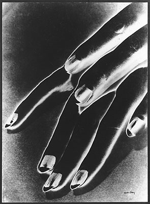 Man Ray, Händestudie, 1930/1959, Gelatinesilber, Städtisches Museum Abteiberg Mönchengladbach, © Man Ray Trust, Paris / VG Bild-Kunst, Bonn 2008