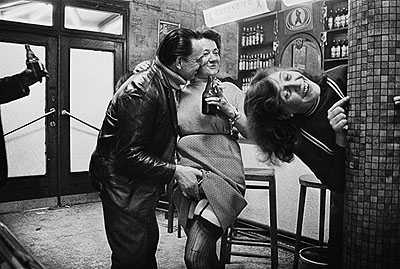 © 1978 by Anders Petersen courtesy Schirmer/Mosel, aus der Serie Café Lehmitz