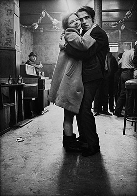 © 1978 by Anders Petersen courtesy Schirmer/Mosel, aus der Serie Café Lehmitz