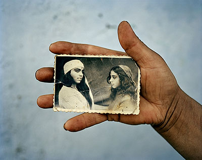 Joakim EskildsenVenus and Mucusoara, Stefanesti, RomaniaFrom the series The Roma Journeys, 2000-2006C-print, 75 x 90 cm© Joakim Eskildsen