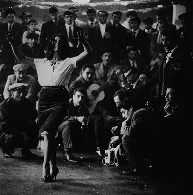 Mariage gitan, Arles 1963Silver Gelatin Print© Lucien ClergueCourtesy Galerie Bernheimer