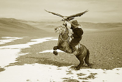 Training Kazak Eagle-Horse, Deloun, Bayin Olgii - 2008Platinum print on 100% Arches platine paper. Edition of 3 and 1 AP.Image size : 20 x 24 inches / 50,8 x 60,96 cmPaper size : 22 x 30 inches / 55,8 x 76,2 cm© HAMID SARDAR AFKAMI, COURTESY GALERIE THIERRY MARLAT