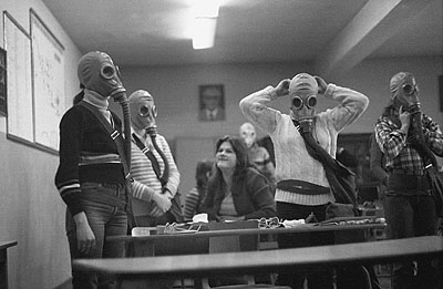 Bauzeichnerlehrlinge in der Zivilverteidigungsübung, Nordhausen 1981 © Olaf Martens