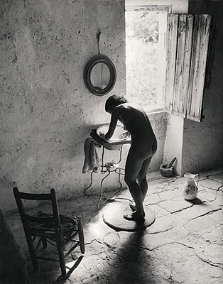 © Willy Ronis. Le nu provençal, Gordes, 1949.