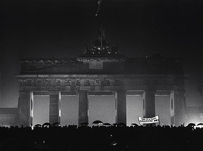 © Barbara Klemm, Öffnung des Brandenburger Tors, Berlin, 22. Dezember 1989