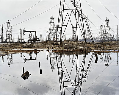 SOCAR Oilfields #3, Baku, Azerbaijan, 2006 © Edward Burtynsky, courtesy Torch Gallery Amsterdam & Nicholas Metivier Gallery Toronto