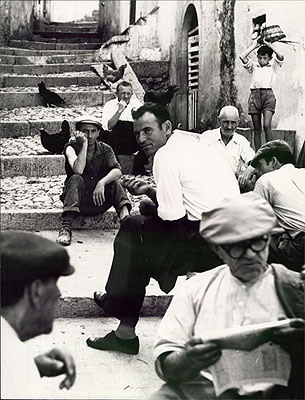 Mario GiacomelliPuglia (ca.1957)Silbergelatine, signiert, 39,6 x 30,4cmStartpreis: 1.800 EURSchätzpreis: 3.000 - 3.500 EUR