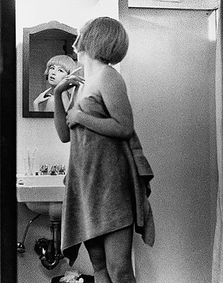 Cindy ShermanUntitled Film Still #2, 1977Schwarzweißfotografie / b&w photograph95,5 x 70 cmSammlung / Collection Kunstmuseum Wolfsburg© Cindy Sherman