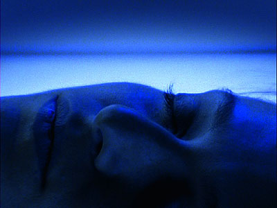 Filmstill aus: Doug Aitken, Blow Debris (linear), 2000, Video, Exemplar 4/4, Laufzeit 00:20:27, Julia Stoschek Foundation e.V.