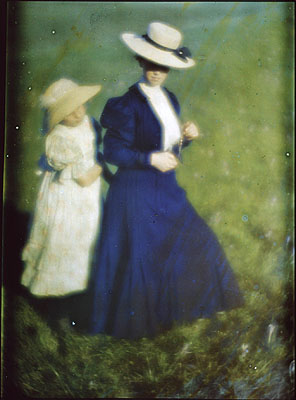 Heinrich KühnMary Warner und Edeltrude, um 1908Autochrom©Österreichische Nationalbibliothek, Bildarchiv, Wien