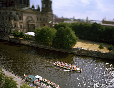 Miklos Gaál, Sightseeing tour 2, 2008, 109 x 141 cm, C-Print, Ed. 5 + 2APCourtesy Wagner + Partner, Berlin