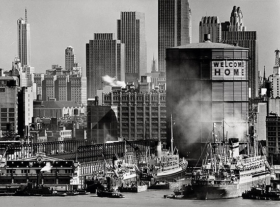 Lot 4219: Andreas Feininger. Hudson River Waterfront at Midtown. circa 1945