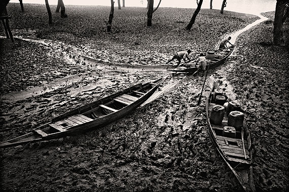 Munem Wasif, Salt Water Tears : Lives Left Behind in Satkhira, Bangladesh (&copy; Prix Pictet Ltd)